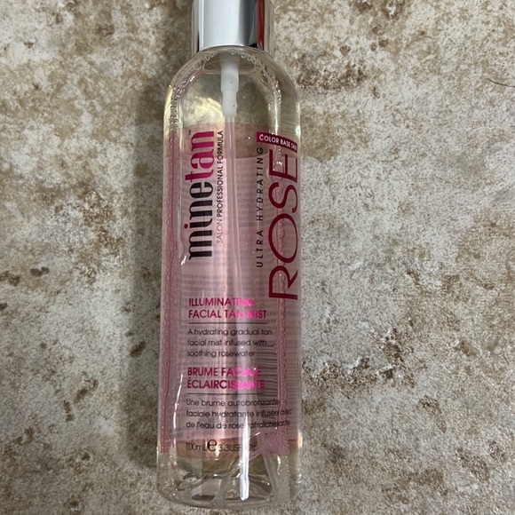 Minetan illuminating facial tan mist with mini tanning foams and mitt kit - Picture 2 of 5